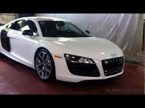 2x White Audi R8 V10!