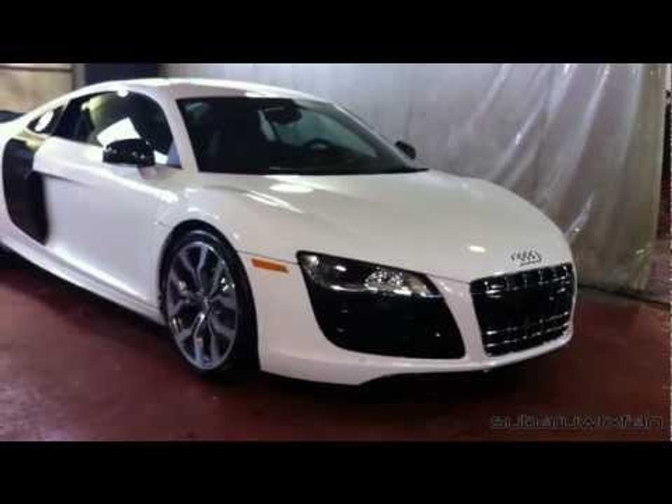 2x White Audi R8 V10!