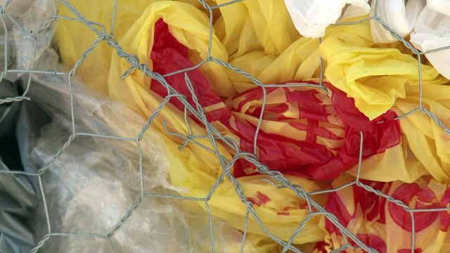 UFRJ expõe esculturas feitas com lixo da Baía de Guanabara