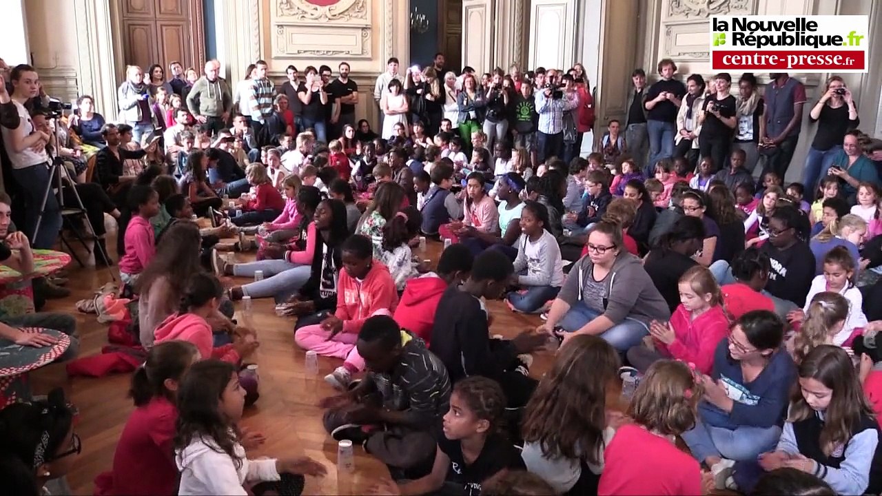 VIDEO. Poitiers. Les enfants jouent au rythme du " Cup song "
