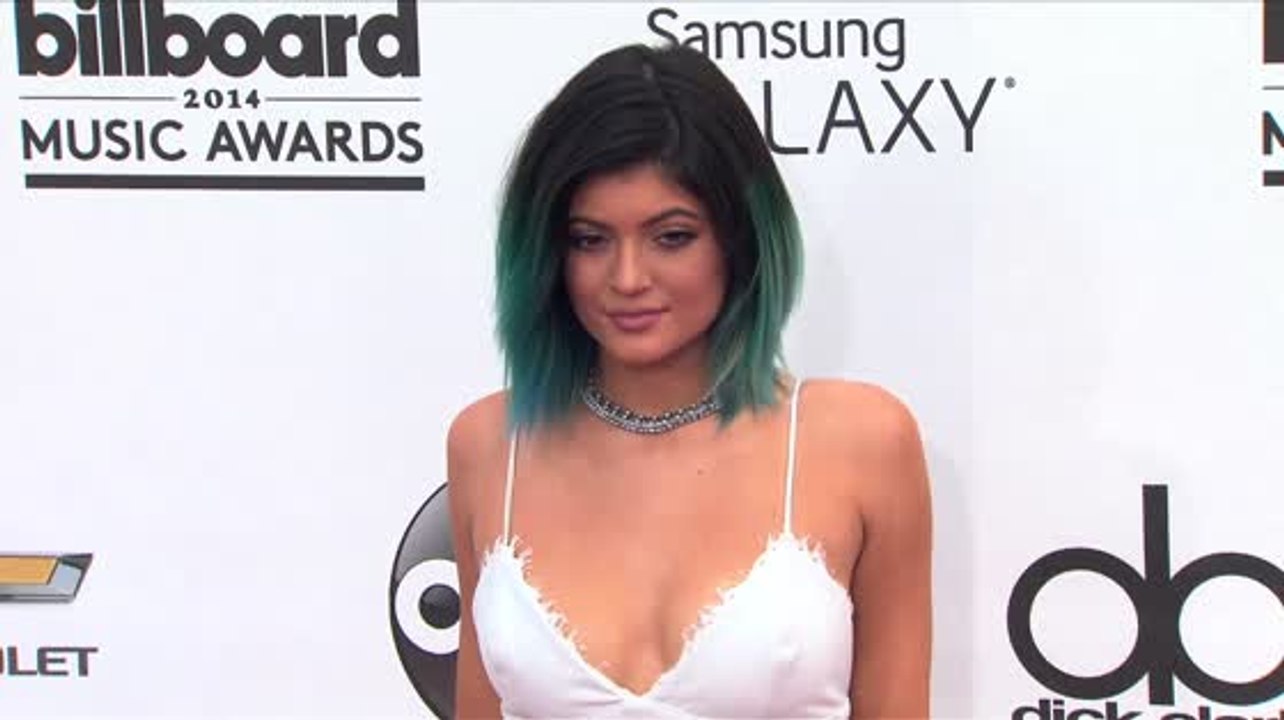 Kylie Jenner fue cortada financieramente por su mamá Kris Jenner