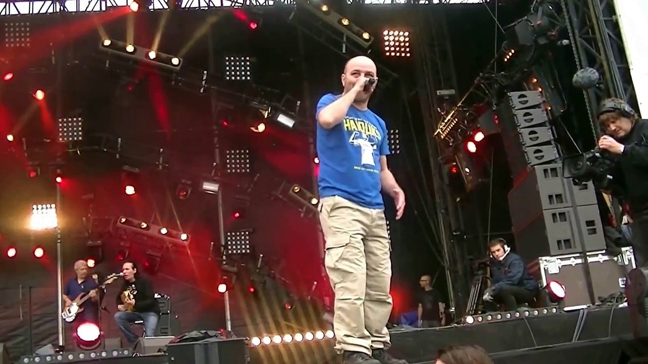 ZEBDA:"La Complainte De Pablo Neruda"(J. Ferrat) - Hommage à Victor JARA -Fête de l'Huma 2013