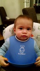 Parents use "iPhone swipe" to put baby to sleep