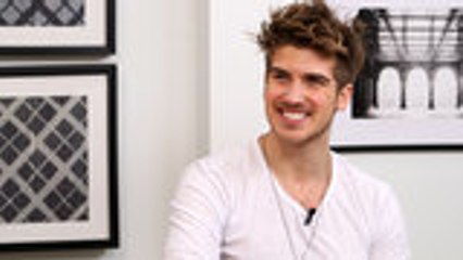 YouTube Superstar Joey Graceffa Dramatically Reads His Own Fan Fiction