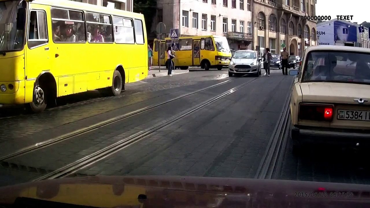 ДТП во Львове: полька на Ford Fiesta сбила женщину на зебре Львів, вул. Городоцька