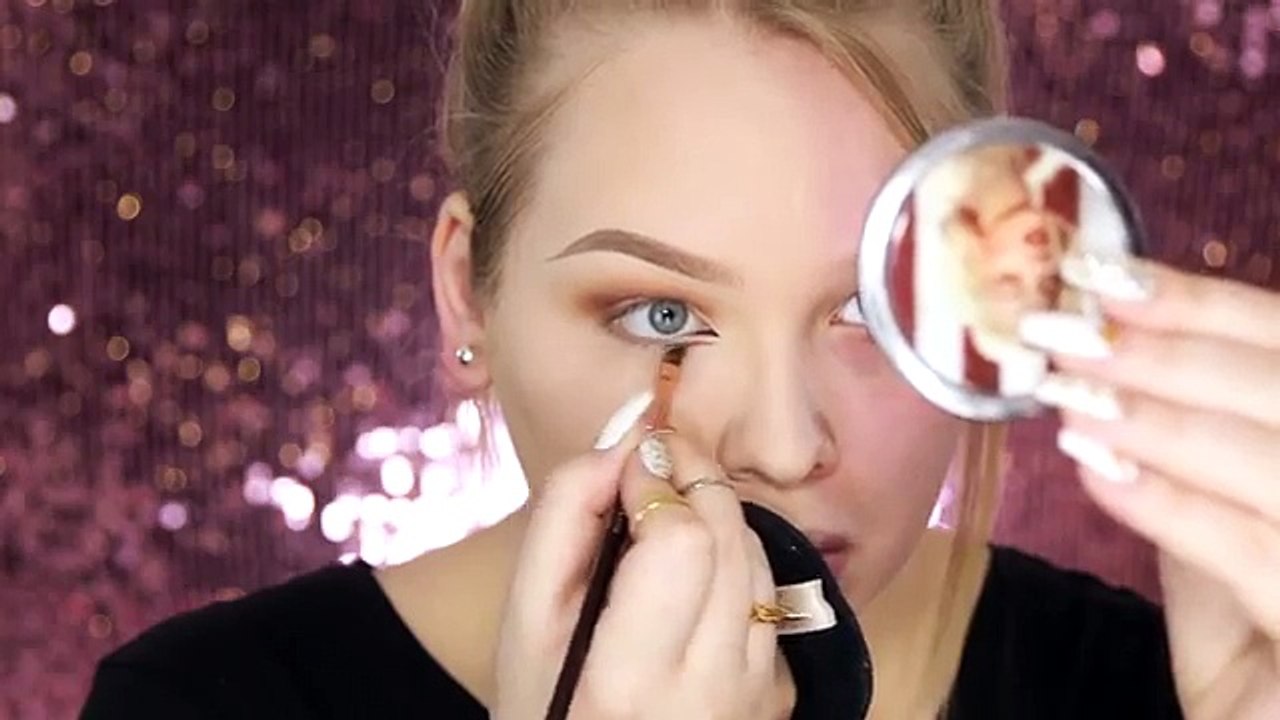 Une jeune femme montre le pouvoir du maquillage dans une vidéo bluffante !