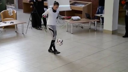 Jongler tout en sautant à la corde