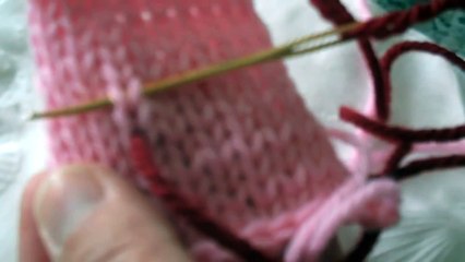 Duplicate-stitching in knitting