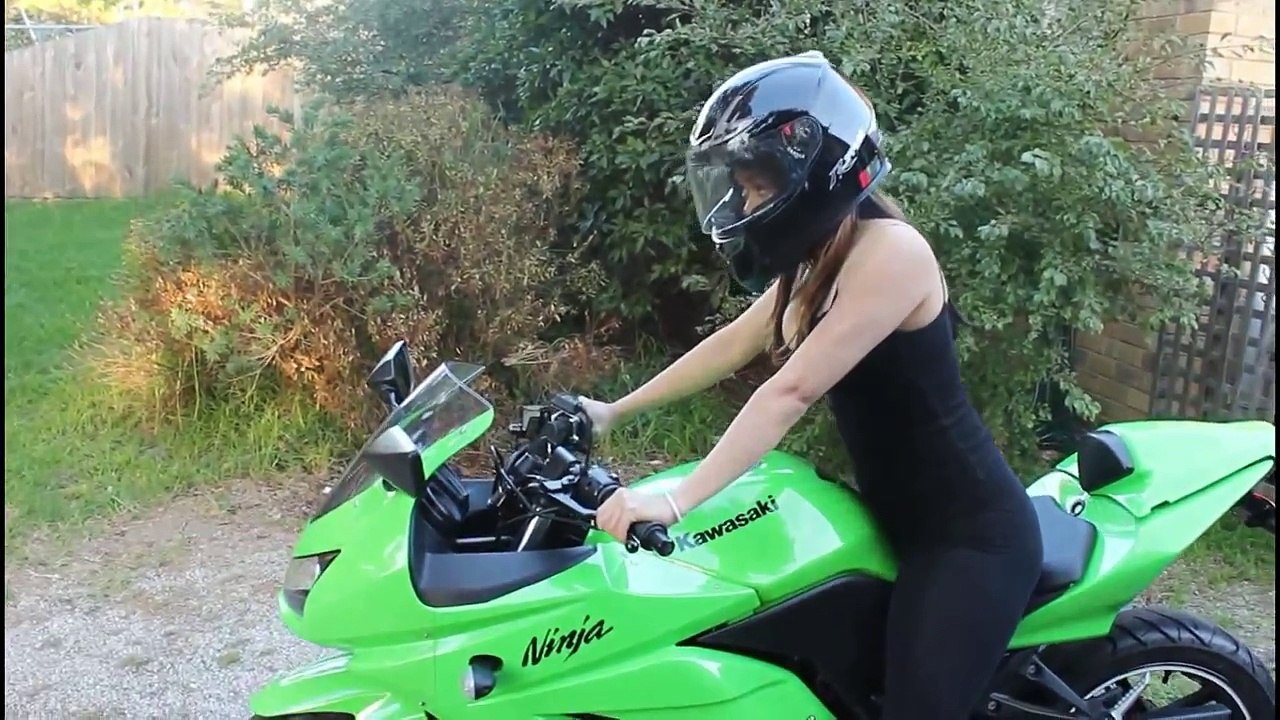 AZIAN BIKER GIRL - Ninja Kawasaki 250 R - Yoshimura Exhaust