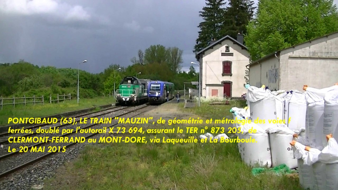 PONTGIBAUD, Le train MAUZIN, doublé par l'autorail X 73 694, assurant le TER n° 873 205, de CLERMONT-FD au MONT-DORE, via Laqueuille et La Bourboule. 20 MAI 2015