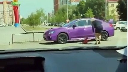 Avez-vous déjà vu une voiture qui change de couleur?