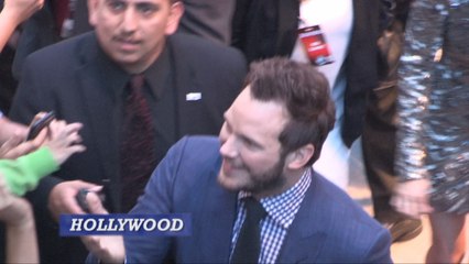 Chris Pratt and Anna Faris Cause Fan Frenzy At Arrival