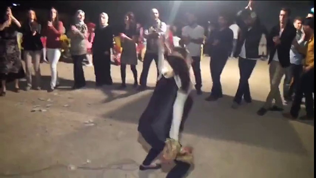 Pakistani Desi Girl Dance in Dubai Party 2015 Saraiki HD Songs