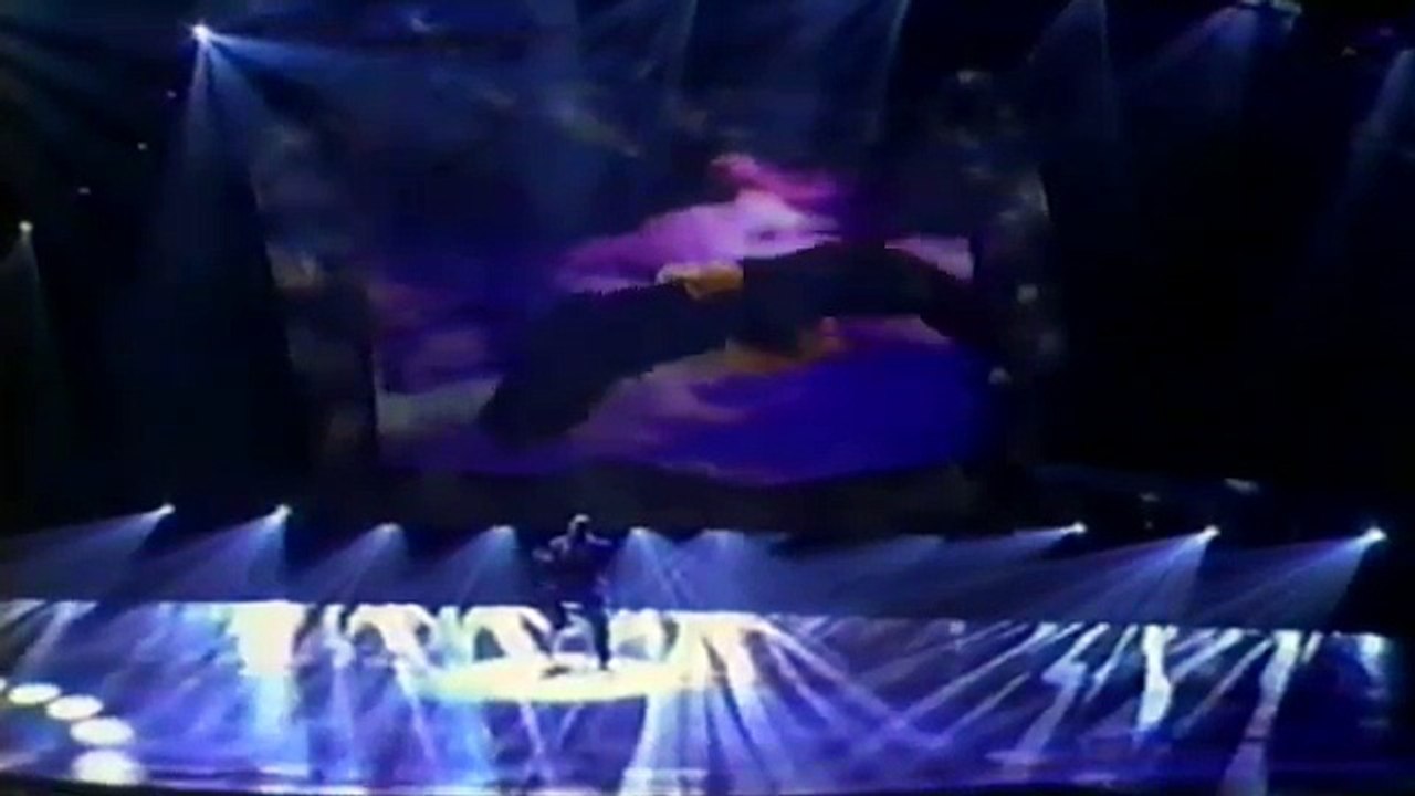 R. Kelly: "I Believe I Can Fly" Live (1998)