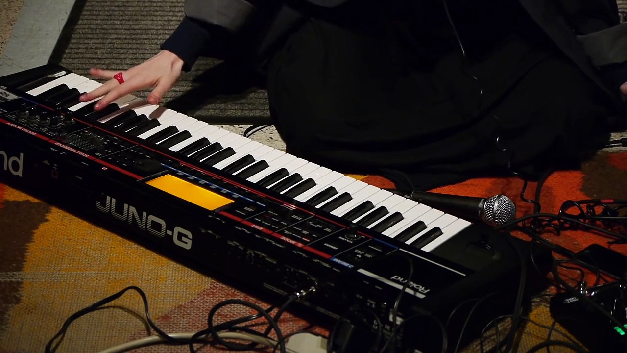 Grimes - Genesis (Live on KEXP)