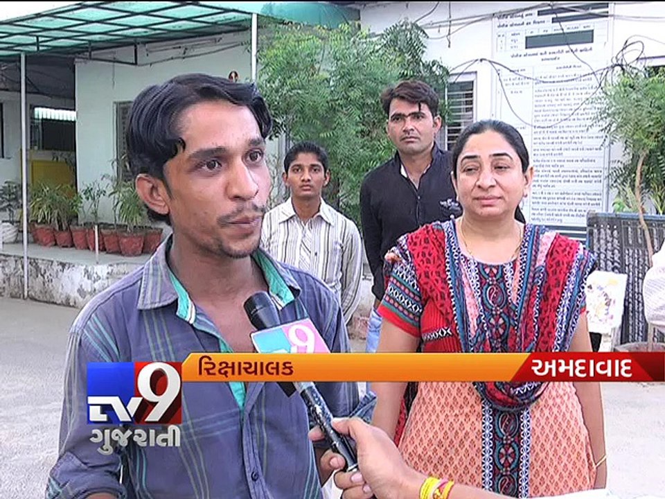 Auto-driver sets example of HONESTY, returns ba...