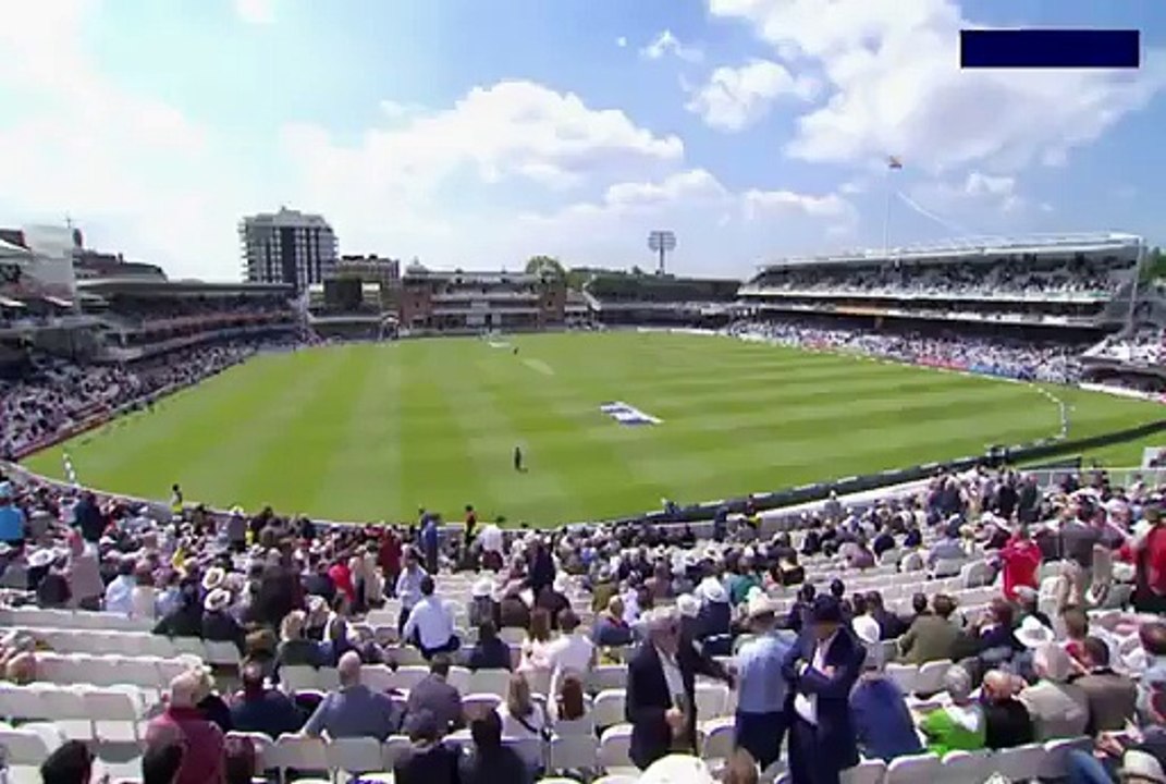 Joe Root collides with cameraman #EngvNz 2015