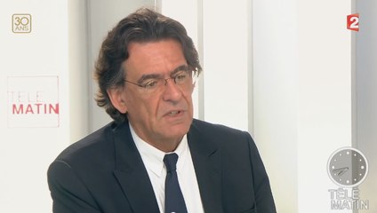 Luc Ferry : «Manuel Valls a tort de rembourser les billets de ses enfants»