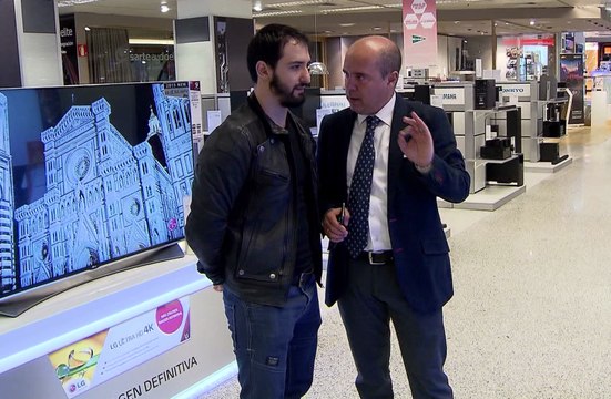 Más de 150 empleados de LG dejan la oficina y salen a vender