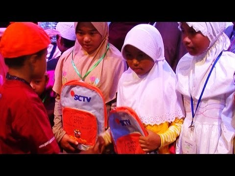 Soni WakWaw Berbagi Dengan Anak Yatim - Hot Shot 18 Januari 2015
