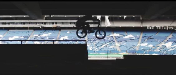 Avec son BMX, il donne une seconde vie au stade de Detroit