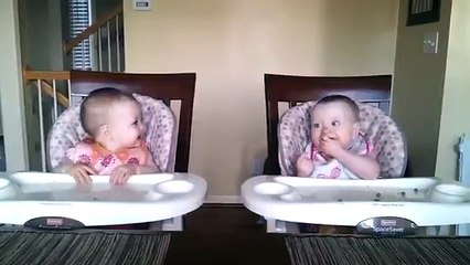 Senkronize Dans Eden İkizler