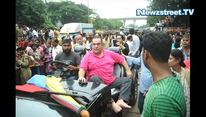 Drunk Rajiv Kapoor hurl abuses at Mumbai airport