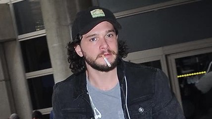 Game Of Thrones Star Kit Harrington Calms His Nerves After Flight
