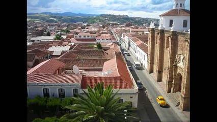 POR LAS CALLES DE SUCRE.BOLIVIA.2006