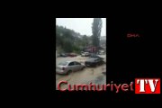 Ankara'da sel baskını... Araçlar metrelerce sürüklendi