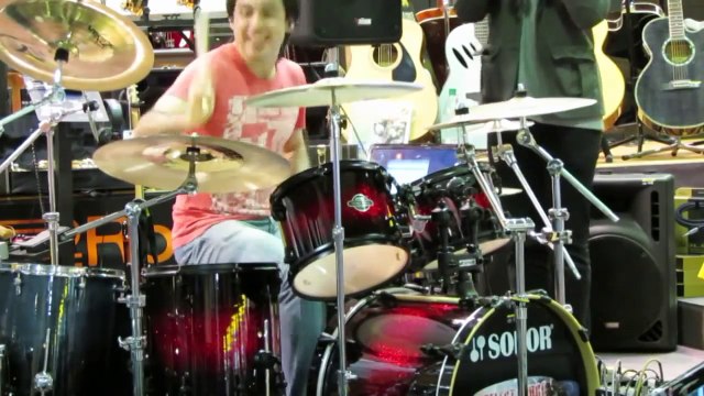 Fede Rabaquino - Clinica de bateria - Todomusica Drum Workshop (LIVE Drum Cover) So Lonely Police