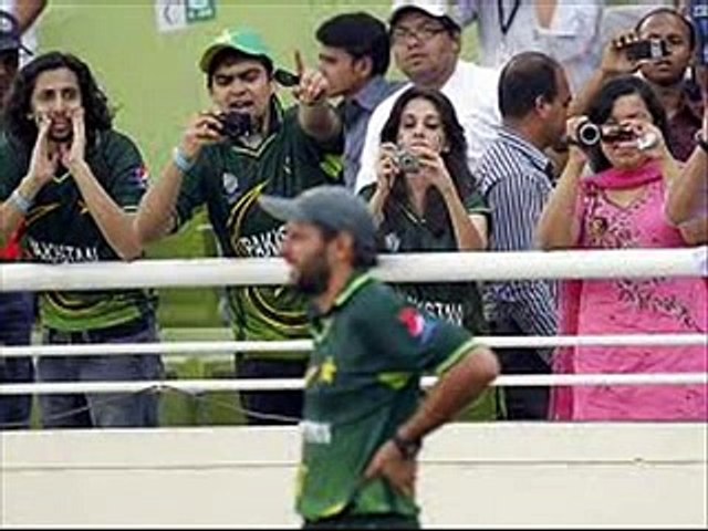 Fans of shahid khan afridi_Must Watch This Video