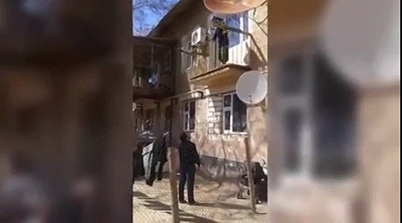 video choc d'une femme qui jette son fils !!!!!!!!!!!!!!!!!