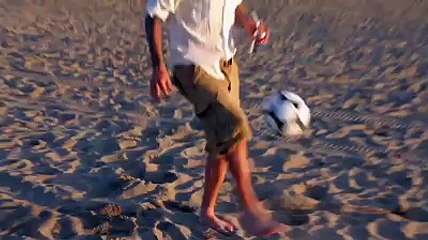 ناقابل یقین ڈیوڈ بیکھم کی تین فٹبال ڈس بن میں ۵۰ گز کے فاصلے سے ڈال دیں