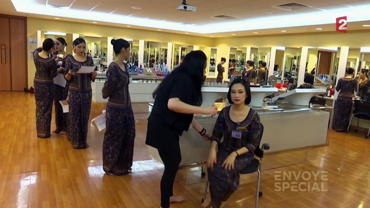 Le look millimétré des "Singapore girls"