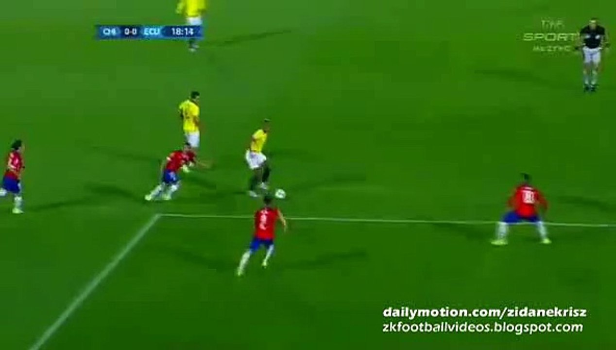 Claudio Bravo Amazing Save - Chile v. Ecuador - Copa America 11.06.2015