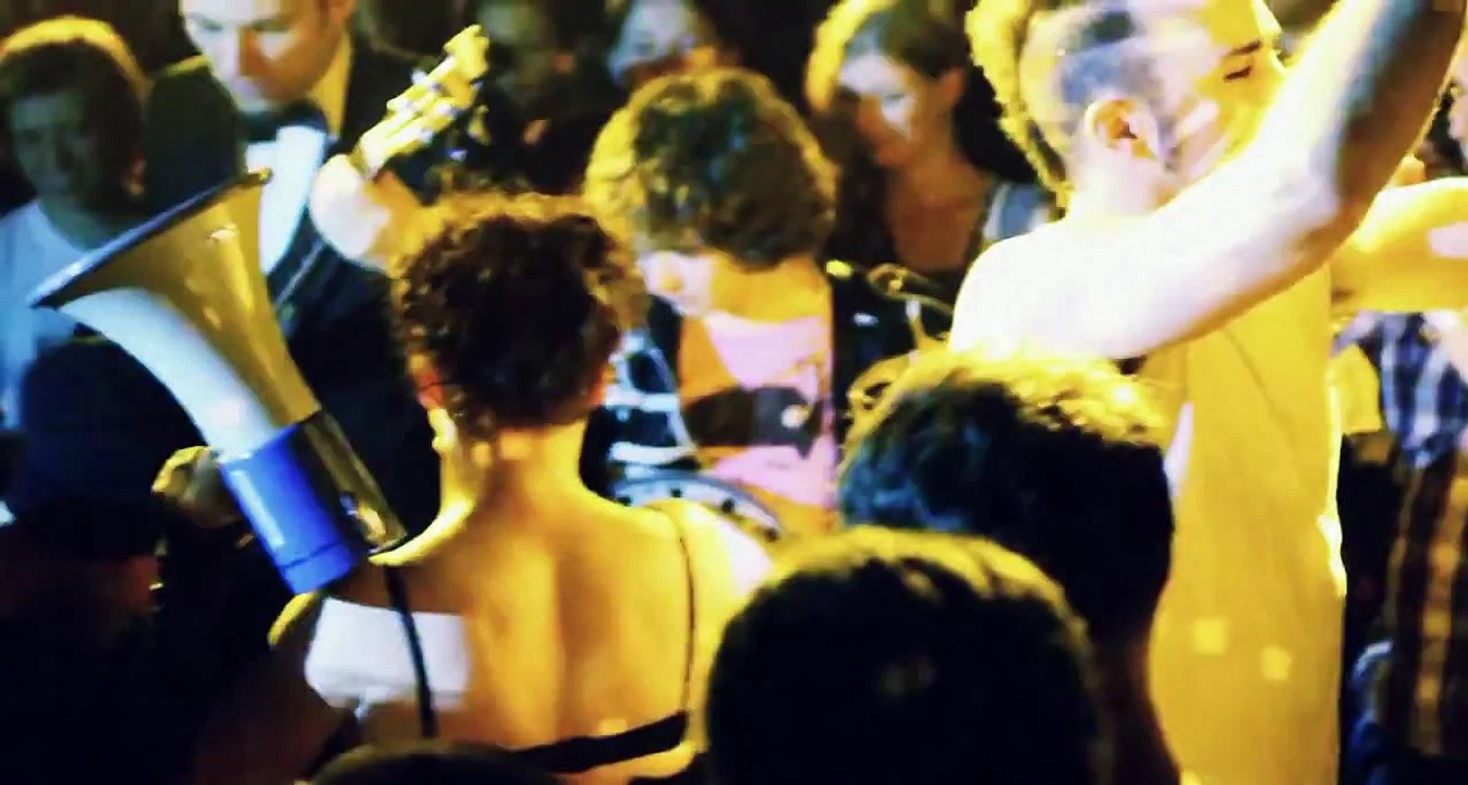 Amanda Palmer & The Grand Theft Orchestra acoustic performance of "Want it Back": Abart