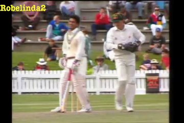 Sachin Tendulkar faces Shane Warne for the first time EVER in ANY cricket match!