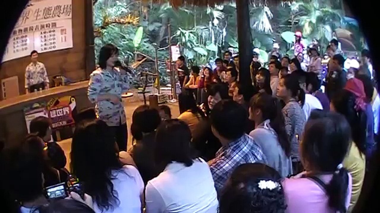 綠世界-金剛鸚鵡表演4