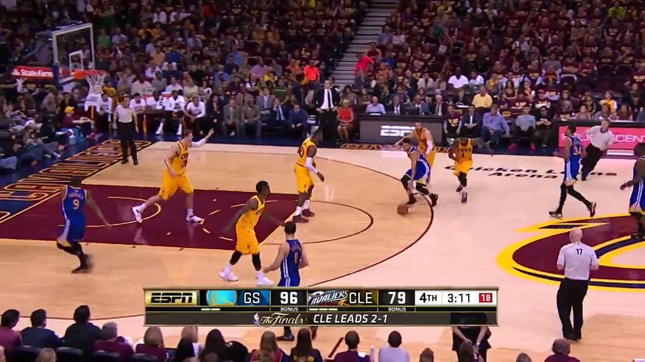 Klay Thompson chambre le public des Cavaliers