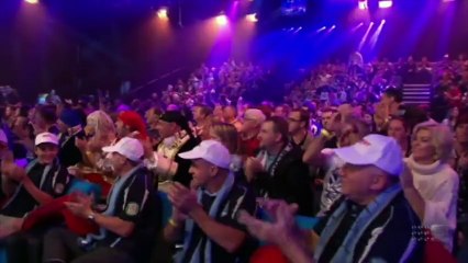 Un bras de fer entre deux rugbymen australiens tourne mal en direct à la télévision