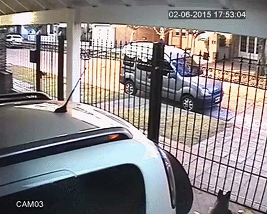 The girl threw her things over the fence to avoid robbery