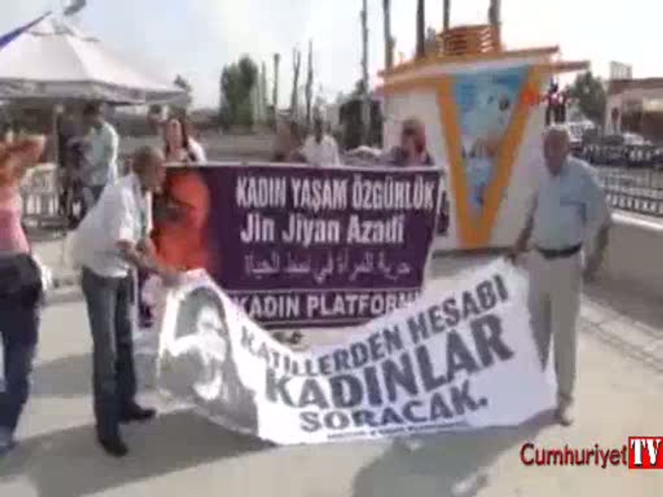 Adliye önünde 'Özgecan Aslan' eylemi