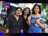 Shahrukh gets a great surprise by IIPM students, mad SRK Fans!