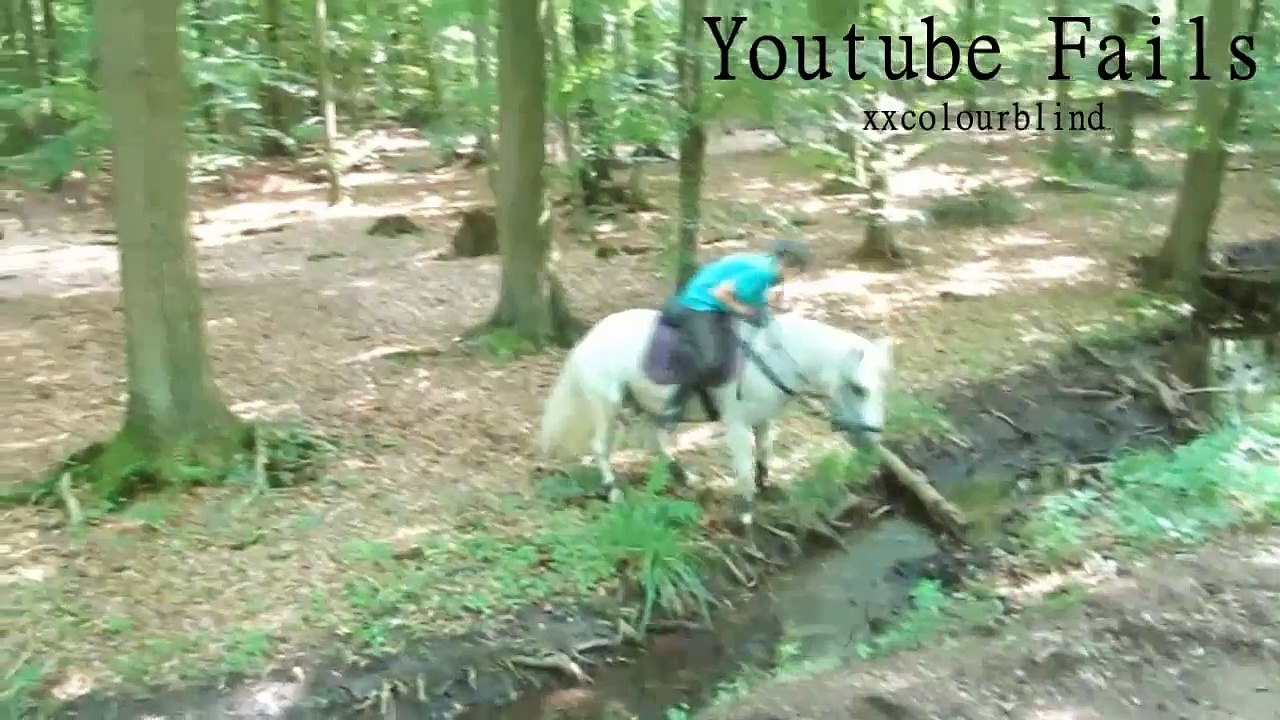 Horse Fails 2012 !!