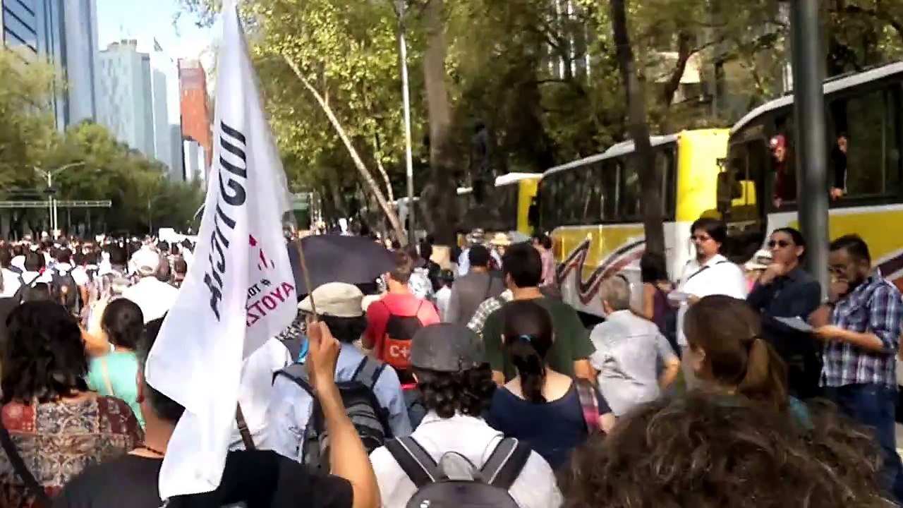 Marcha en Apoyo a los 43 Estudiantes Normalistas de Ayotzinapa desaparecidos en México 08/10/2014