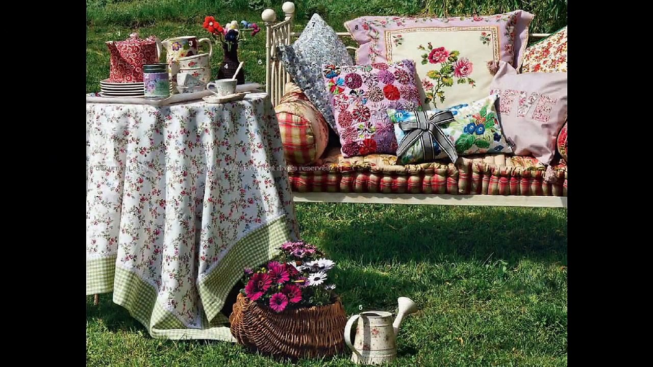 Creative Shabby chic garden furniture decorating ideas