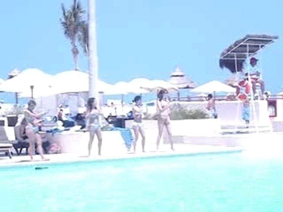 Crazy signs Cancun 4