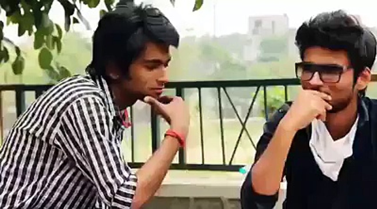 Saly larki ko chair rahy thy