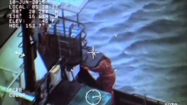 Des pêcheurs sauvés à la dernière minutes au large de l'Alaska